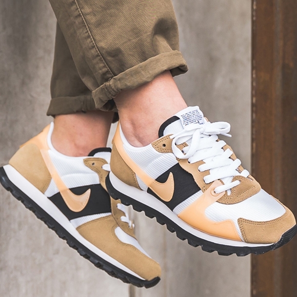 NEW Nike V. Love O.X. - Picture 2 of 8